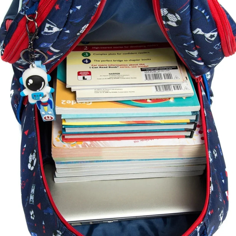 kinder rucksack mit rollen innen voll mit büchern - Motiv Meerjungfrau 1 - Motiv Meerjungfrau 2 - Einhornmotiv - Motiv Fußball 1 - Fußball Motiv 2