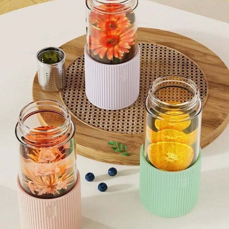 trinkflasche glas mit infuser drei flaschen ausgerichtet - Grün - Weiß - Violett