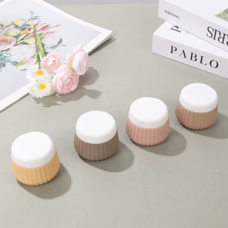 leere reise flasche für creme vier flaschen ausgerichtet - Beige - Rosa - Grün - Blau - Mehrfarbig