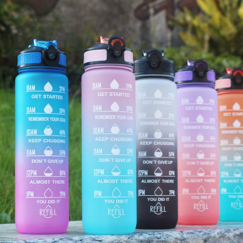 trinkflasche mit strohhalm fünf flaschen ausgerichtet - Violett und Gelb - Himmelblau - Türkis - Rosa - Schwarz - Rot und Schwarz - Rosa und Blau - Rosa und Türkis - Türkis und Fuchsia - Schwarz und Weiß