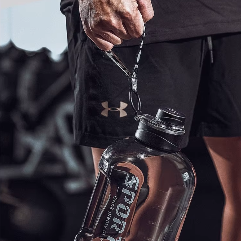 trinkflasche nahaufnahme griff - Schwarz