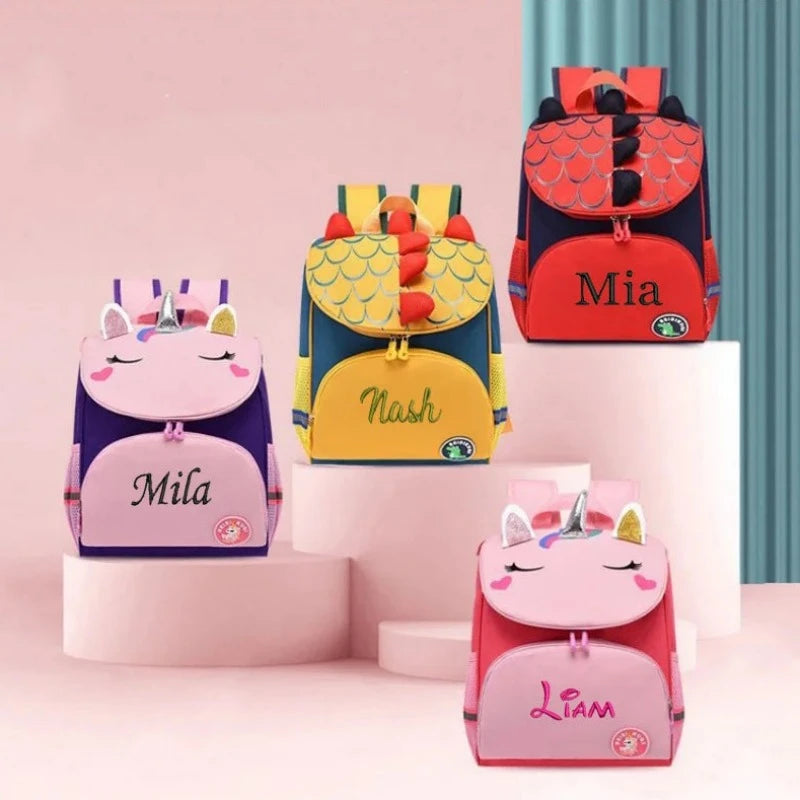 personalisierbarer rucksack für kinder vier rucksäcke ausgerichtet - Rosa und Violett - Rosa und Himmelblau - Rosa und Marineblau - Rot und Marineblau - Himmelblau und Marineblau - Gelb und Marineblau - Königsblau und Marineblau