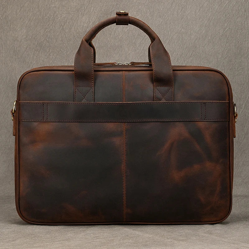 laptop tas leder herren nahaufnahme leder - Mattes Braun