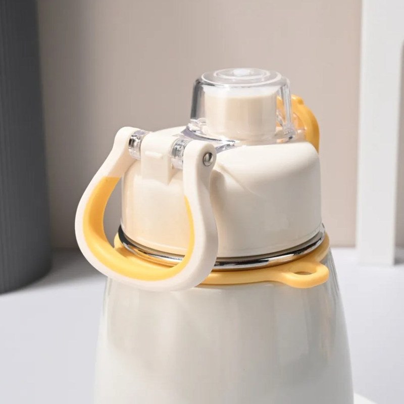 Gourde inox enfant blanche, détail poignée et bandoulière