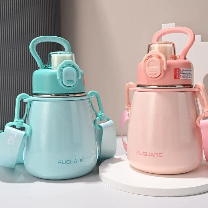Gourdes inox enfant vert et rose, côte à côte