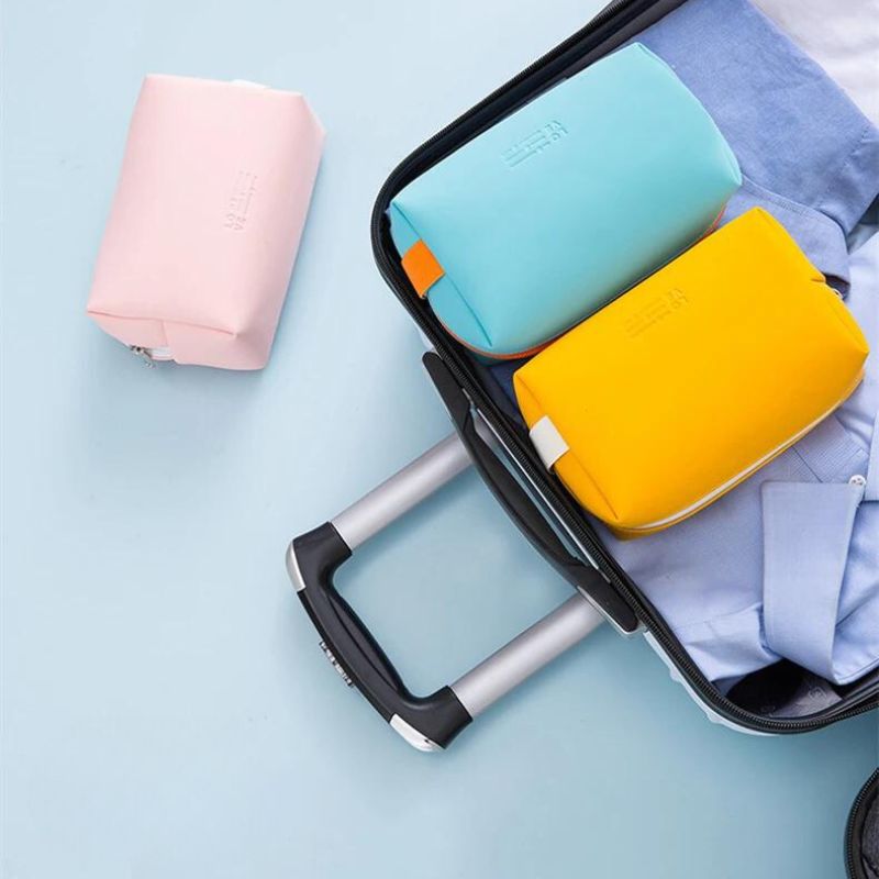 kulturtasche im flugzeug - Blau - Himmelblau - Rosa - Rot - Gelb