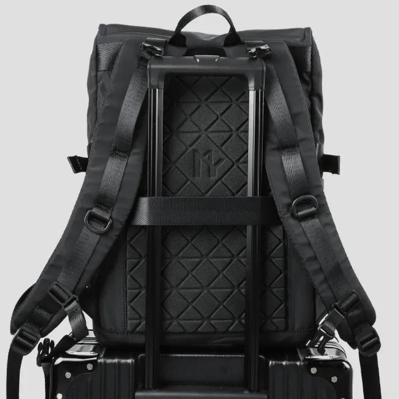 großer reiserucksack - schwarz - 1 schnallenverschluss - schwarz - 2 schnallenverschlüsse - schwarz - 1 seitlicher schnallenverschluss - schwarz - rolltop