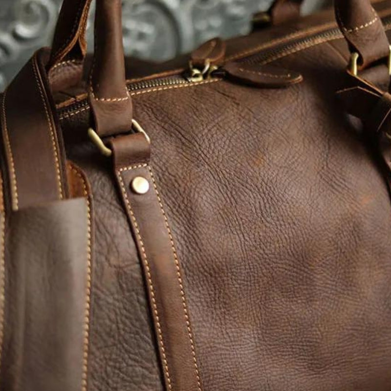 herrentasche aus leder nahaufnahme ledertextur - Braun - Schwarz